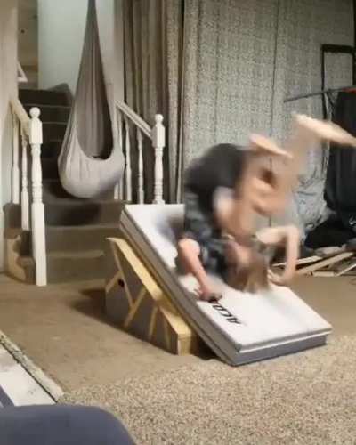 my neck hurts just watching