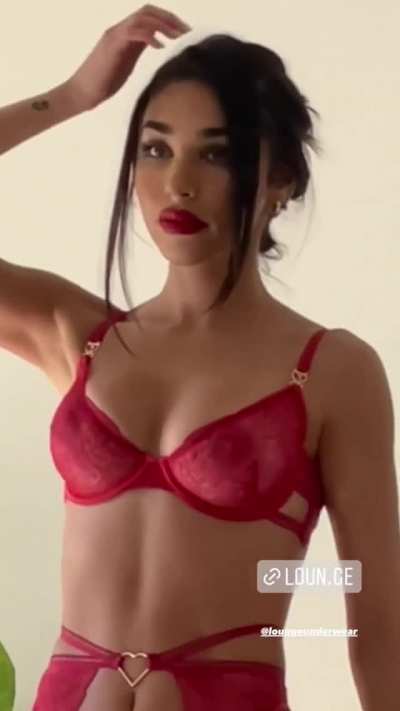 Red lingerie looks good on Chantel