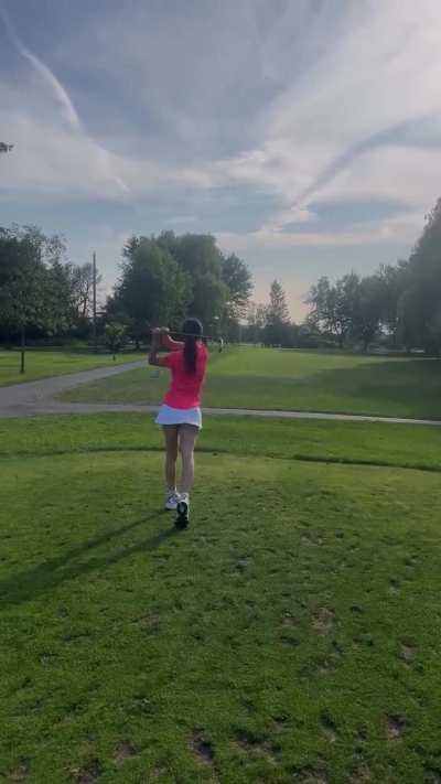 Miku golfing