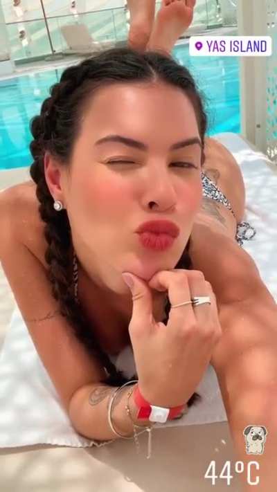 Camila Oliveira