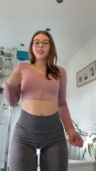 So massive and jiggly 🍑🥵 German Tiktok thot emmi.kri