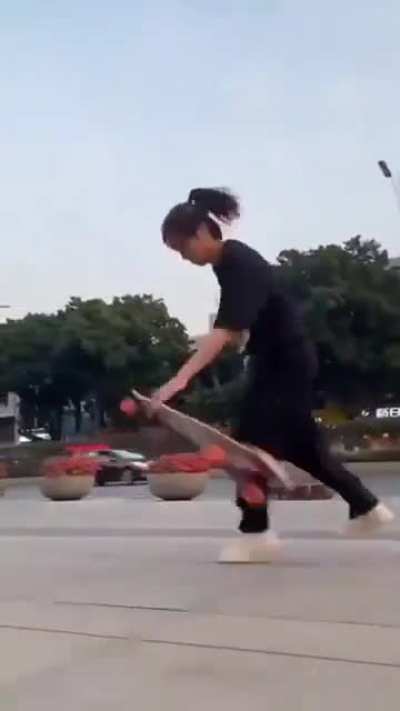 Isn't she amazing? That skateboarding skills is so lit!