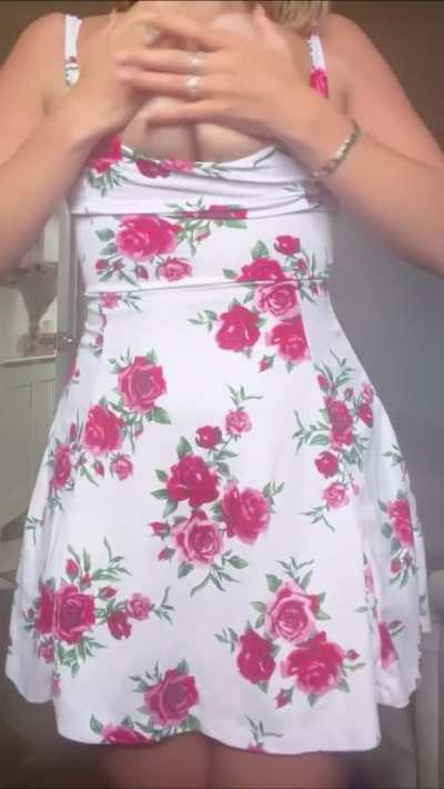 I’m a busy slut in a sundress! Fuck me?