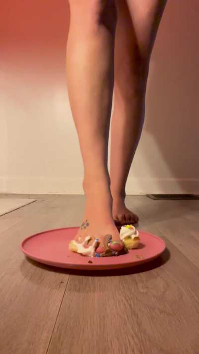 Cupcake crush time