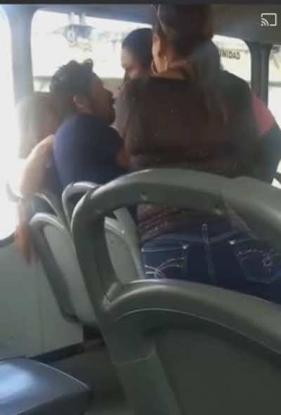 Mientras tanto en el capitulo 23821 de transporte público