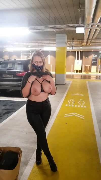 #TittyDrop And again... this is how I show joy after successful shopping. . Tadam Bum Bum.