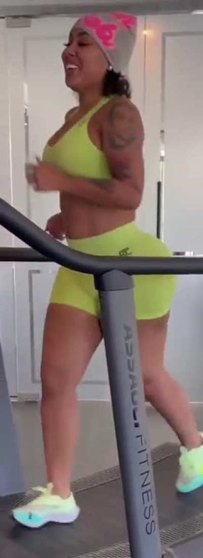 UNREAL GYM BOOTY
