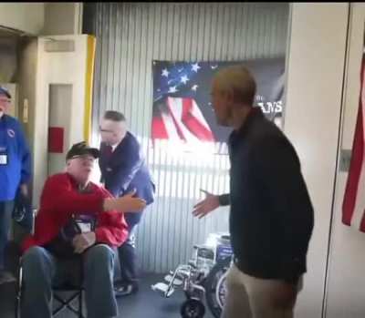 Barack Obama just surprised an entire aircraft full of veterans on Veterans Day.