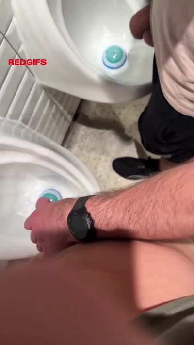 just wanted to pee, got a helping hand instead