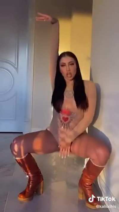 Kali Uchis buss it