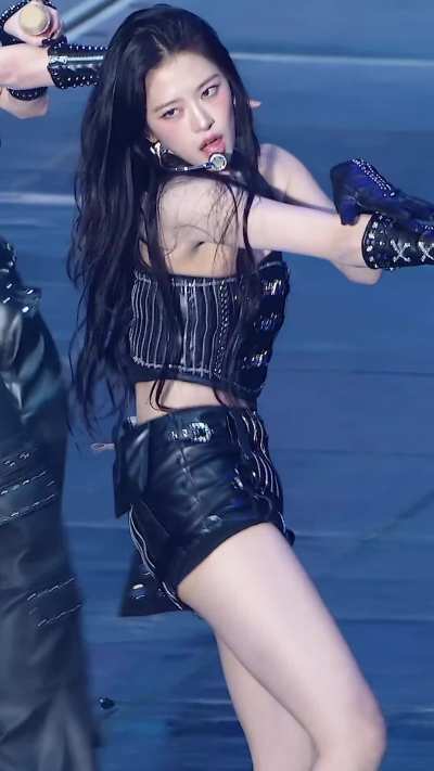 Yujin - IVE