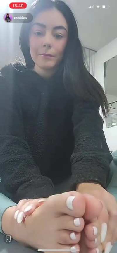 @cookiezbby0 and the winner goes to this beauty! Best live so far tonight! Watch until the end!! *Soles, toes, wiggling, FJ motion*