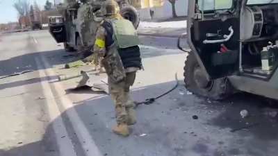 Ukrainian soldiers forced the Russian occupiers in Kharkiv to abandon their vehicles and run