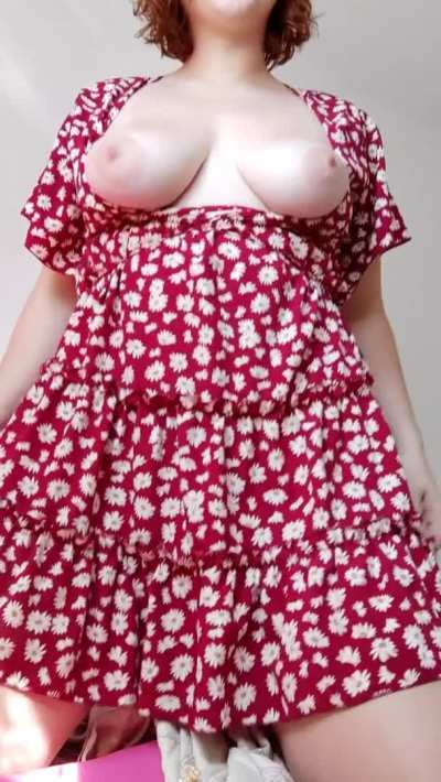I think this dress goes well with my pale skin