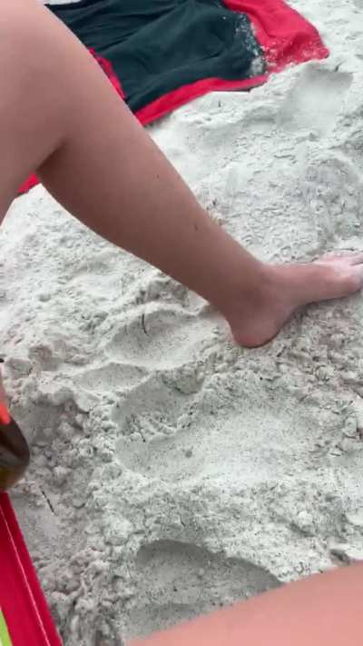 I get so horny at the beach 🤷🏻‍♀️☀️