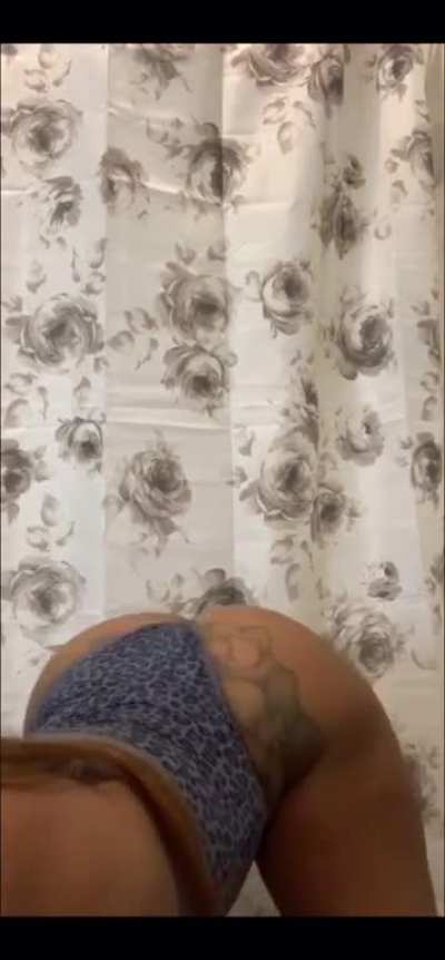 This twerking from the front shit is so wack