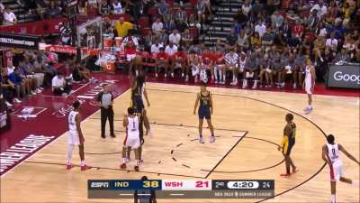 [Highlight] Jarace Walker rebounds his free throw miss and rises for the putback slam!