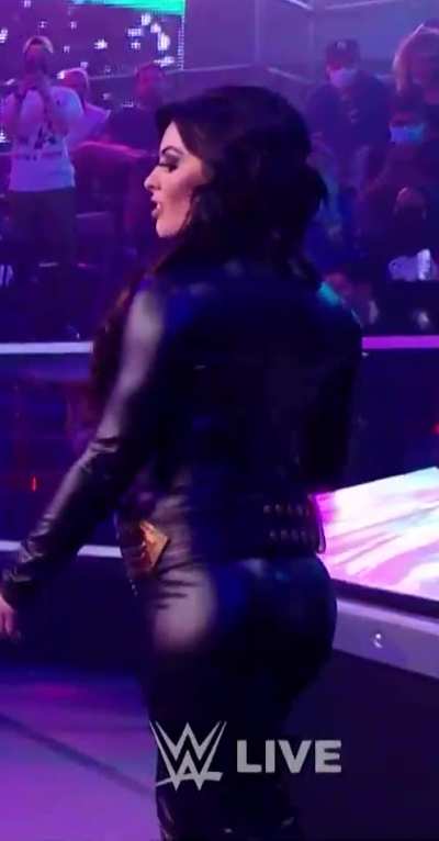 Mandy’s fat ass