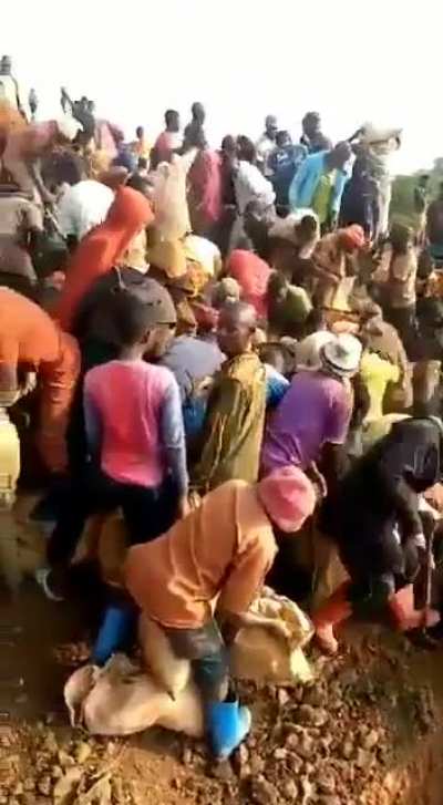A gold mountain was discovered in Eastern DRC (South Kivu), reportedly the soil is 90% gold. Villagers are seen digging it up to bring it to their homes. (It is estimated that DRC contains $25 Trillion US dollars worth of natural resources).