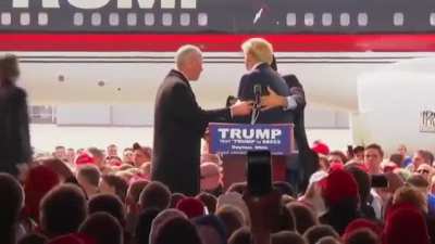 Donald's brave reaction to a heckler at a rally in Dayton, Ohio