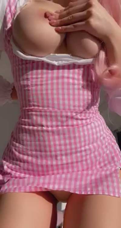 My Japanese body looks amazing in this dress😍