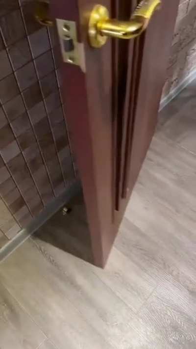 Doors can laugh!