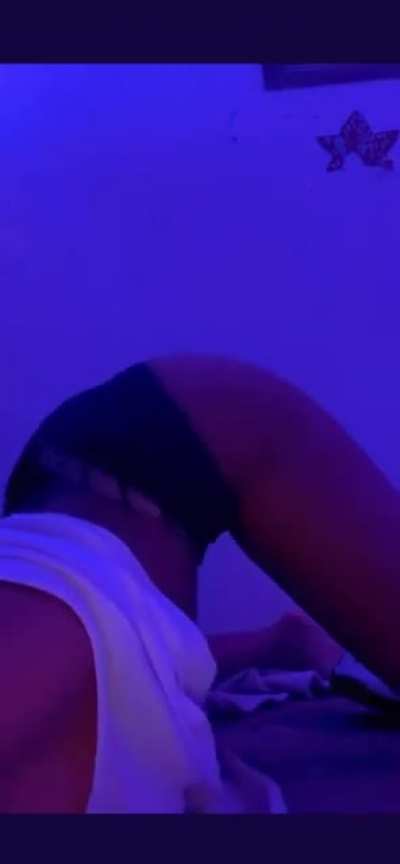 Who’s tryna buy tiktokdemons nudes hmu!!