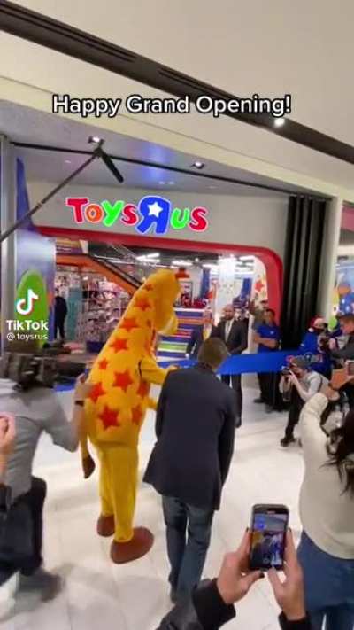 Toys r us is back in the US!