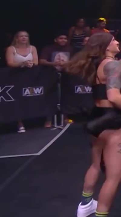 Kris Statlander with her ass h