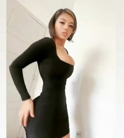 “God this dress is so tight…” I had been swapped into your gf’s body. At first I would dress in baggy clothes but lately you’ve been starting to feel pent up so you decide to start teaching me how to fulfil my new role in her place. Having me wear her clo
