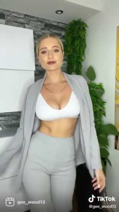 You like her natural tiddies