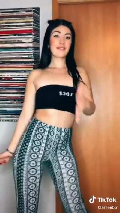 👩🏻
