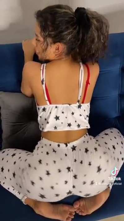 Shaking ass