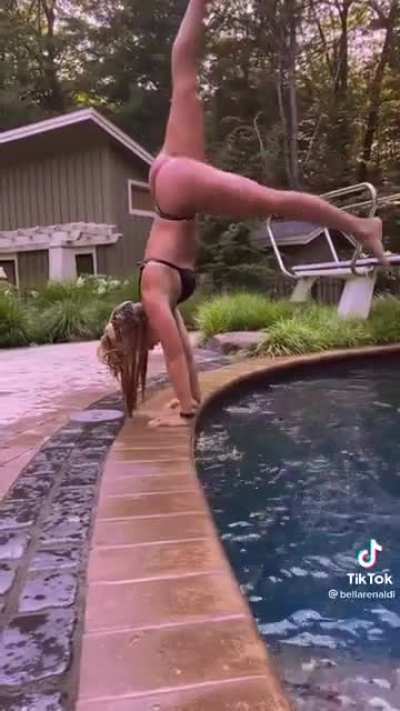 Sheesh She got talent 😂🤩