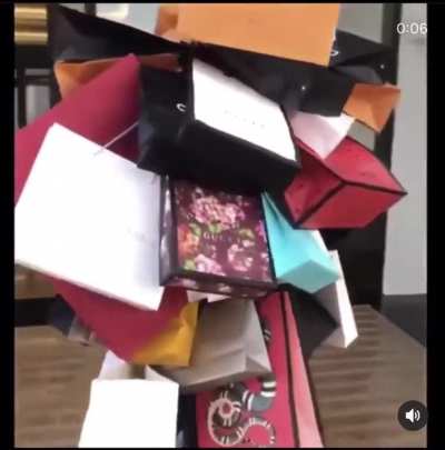 This is how Rep Sellers be walking out buying retail items to start their new season 1:1