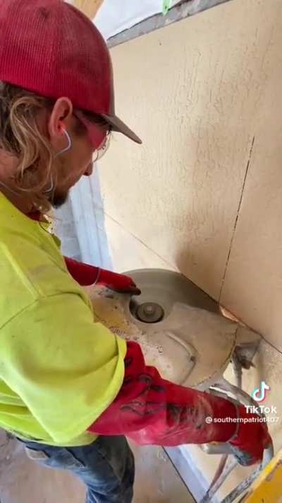 I checked other concrete saw videos, you don’t need to hold it like that