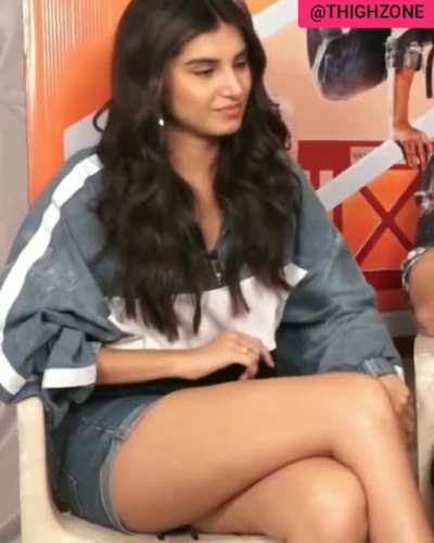 Tara Sutaria thigh shift