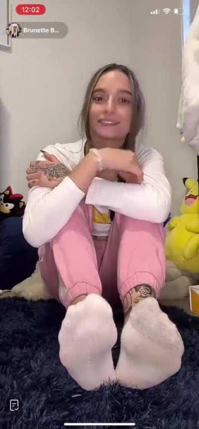 Brune<wbr>ttebu<wbr>nniio<wbr>ffici<wbr>all live on TikTok rn