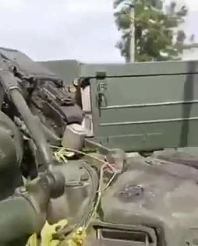 Liberated Ukrainians greet their army 🇺🇦🇺🇦