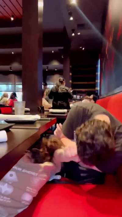 Dad trolls his daughter at a restaurant because she has a crush on the waiter 
