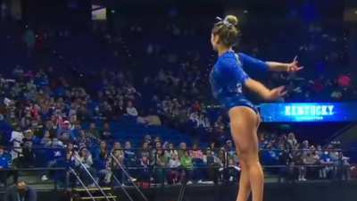 Kentucky’s Isabella Magnelli 💙🤍🐱🤸‍<wbr>♀️