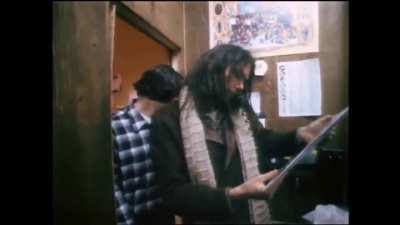Neil Young finds his own bootlegs at a record store and confiscates it (1972)