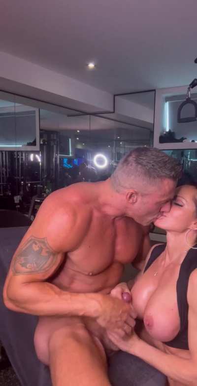 It gets harder after we kiss😁<wbr>😉(u/S<wbr>uperF<wbr>itCou<wbr>ple 🥵)