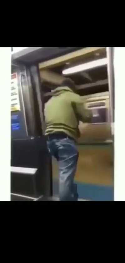 salak aq ! bende bunu yapmışdım az daha ebemin amını görüyodum