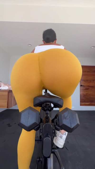 Keep up! 😝🍑