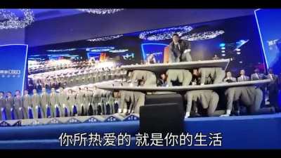 很难绷住