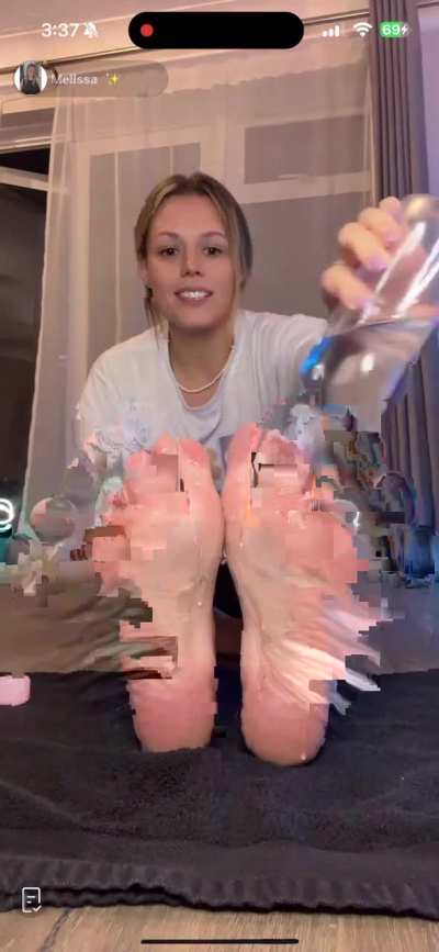 @melendd oily soles before her live got cut off, melend931 is her back up
