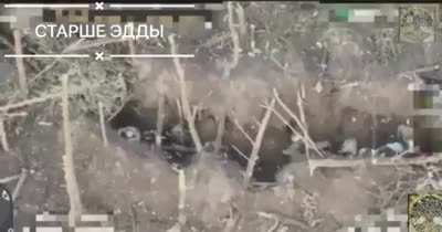 ru pov - One Russian soldier storms a Ukrainian trench, flanks and kills three, takes two POWs