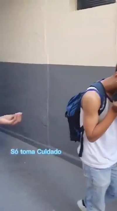 Tinha que ter avisado 