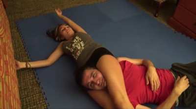 Scarlett squeezes 3